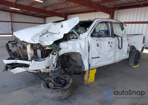 2021 Ram 1500 Laramie 4X4 6'4 Box из США, поврежденный, VIN 1C6SRFRT0MN831562